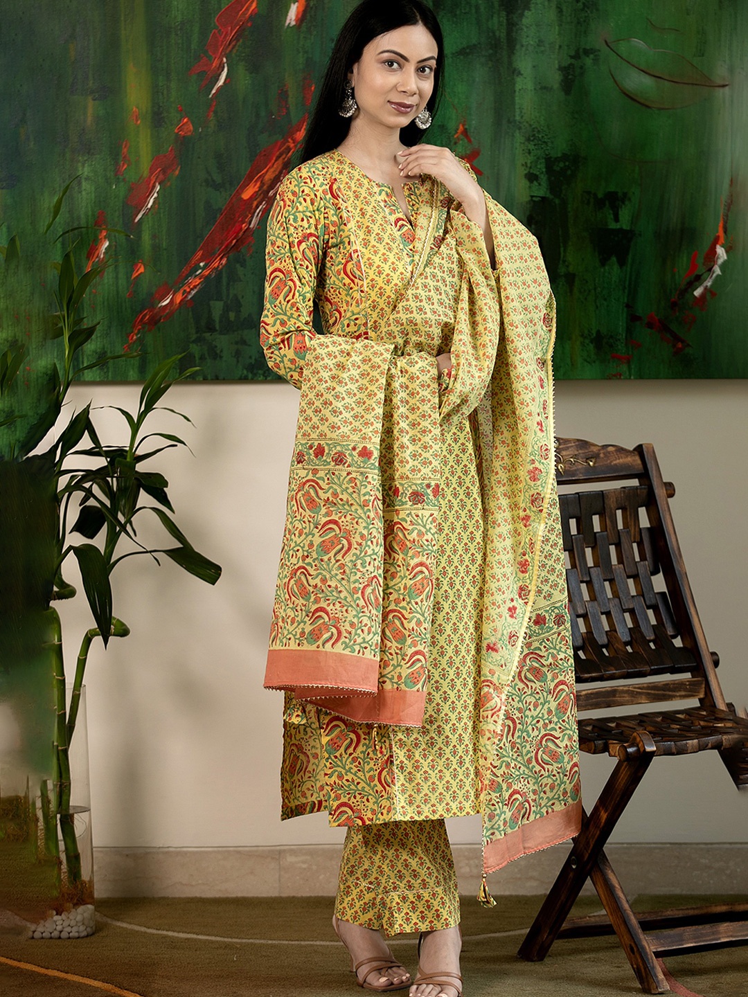 

GoSriKi Floral Printed Notch Neck Straight Kurta With Trousers & Dupatta, Yellow