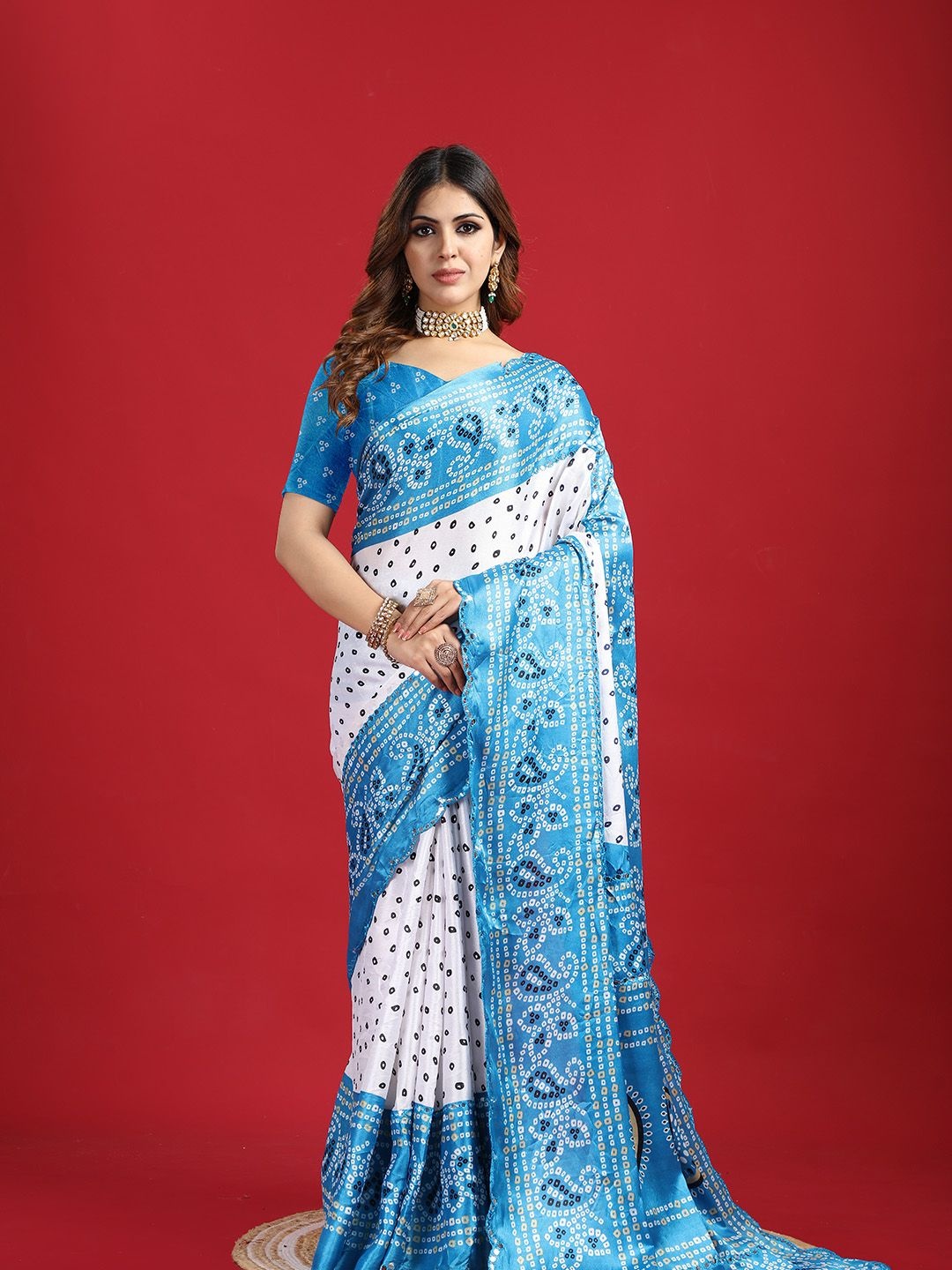 

VIRENDRA TEXTILES Bandhani Printed Silk Bandhani Saree With Unstitched Blouse Piece, White