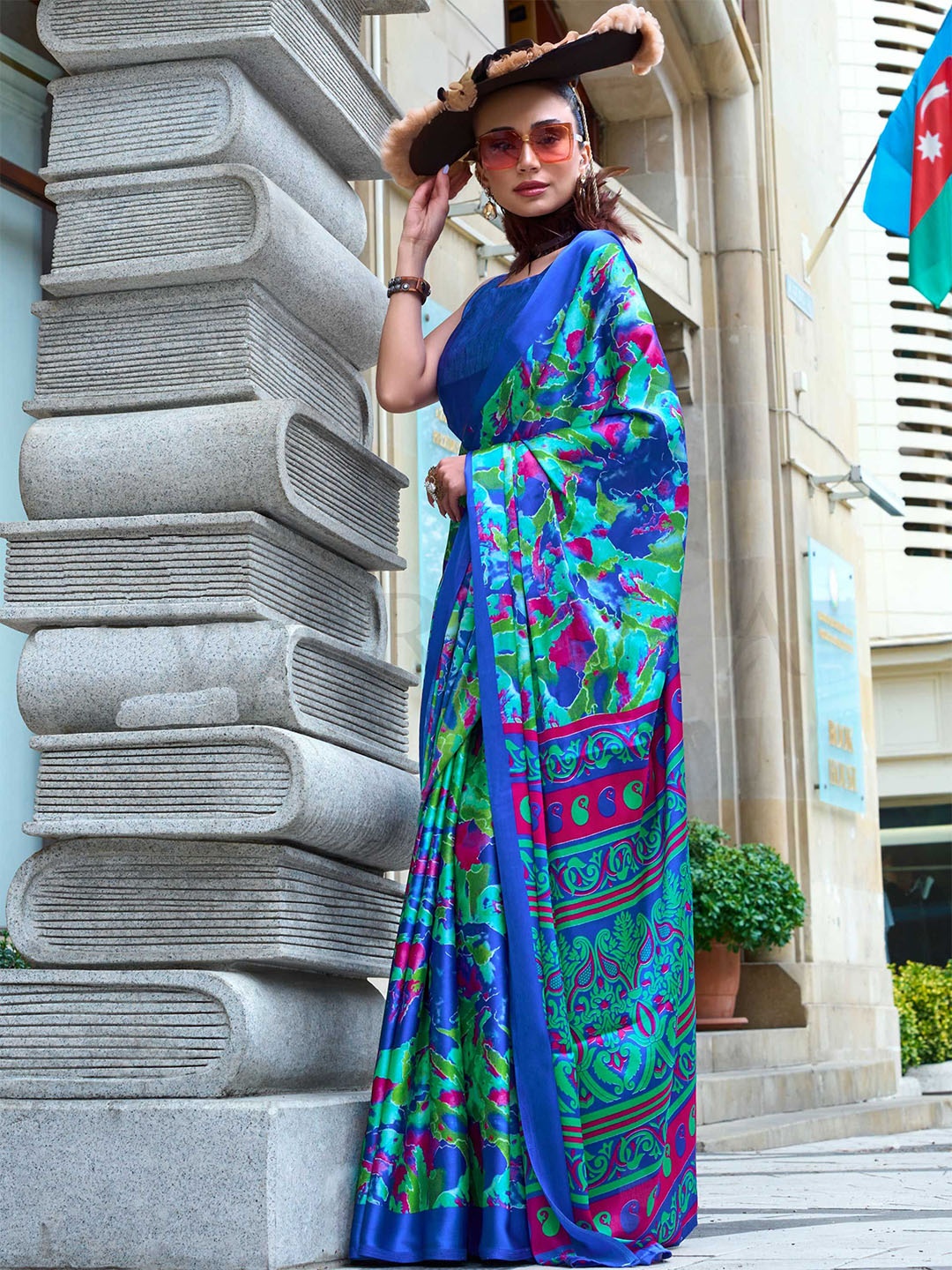 

DEVATITHI Floral Silk Blend Saree, Blue