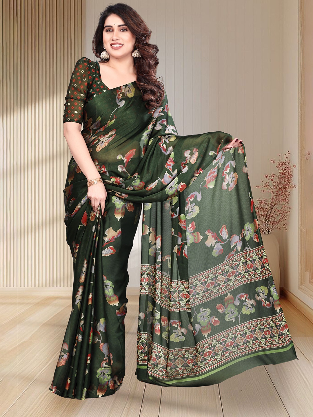 

SUPERLAXMI Floral Printed Pure Chiffon Saree, Green