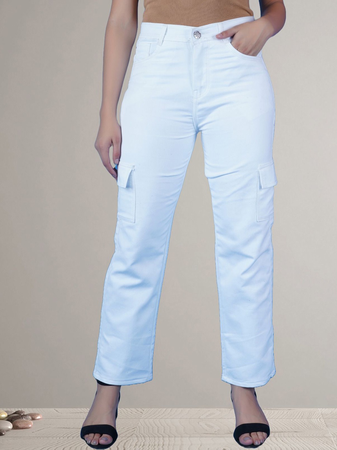 

LINARIA Women Classic Mildly Distressed Jeans, White