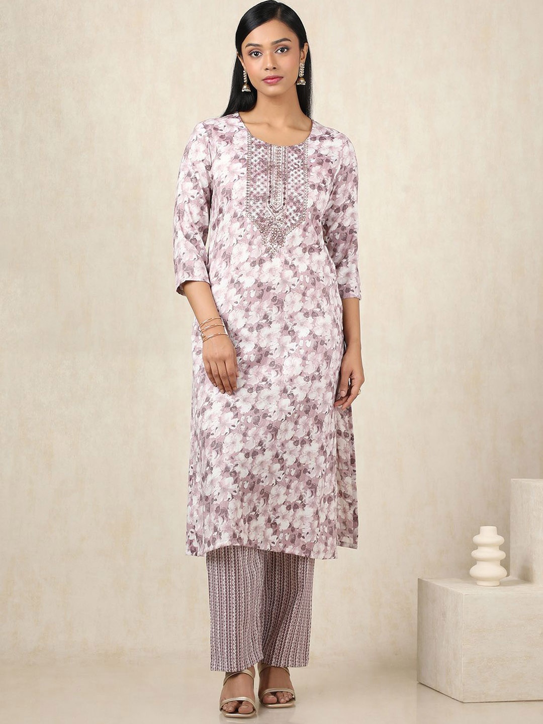 

Soch Floral Printed Sequinned Straight Kurta With Trousers, Pink
