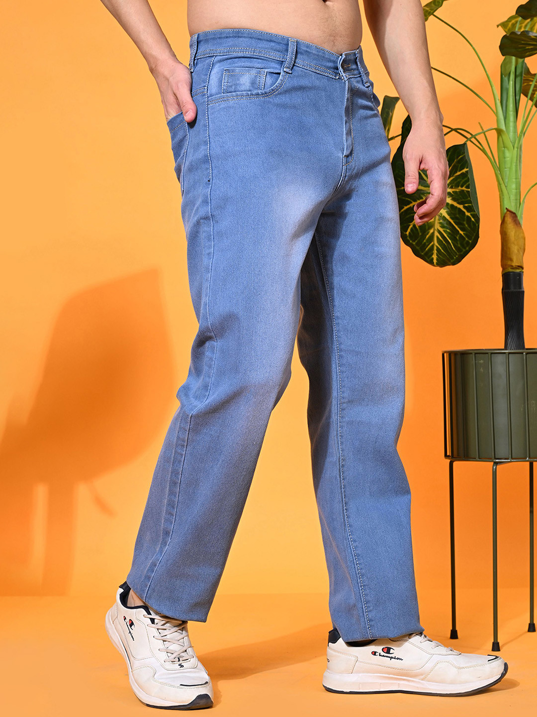 

LINARIA Men Cotton Classic Relaxed Fit Mildly Distressed Heavy Fade Jeans, Blue