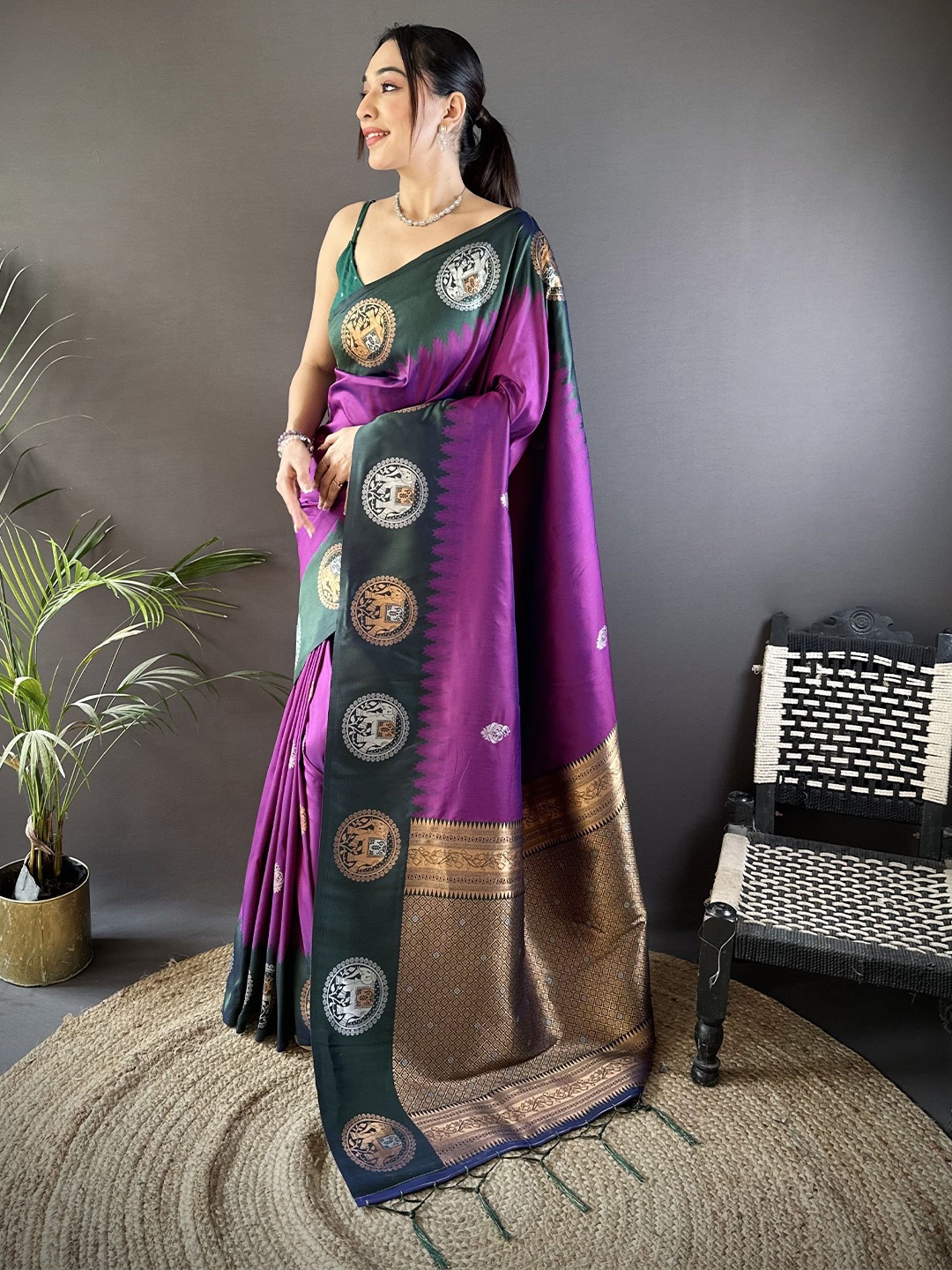 

VEECHIS Woven Design Zari Banarasi Saree, Purple