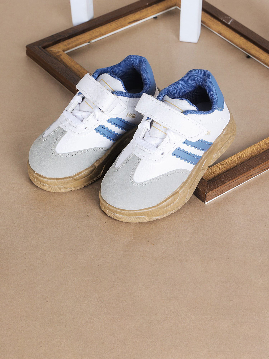 

Happy Feet Kids Colourblocked Round Toe Sneakers, White
