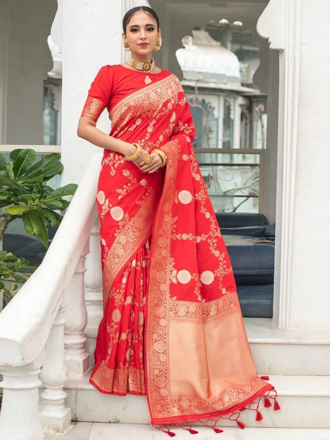 

PAYAL CREATION Ethnic Motifs Woven Design Banarasi Saree, Red