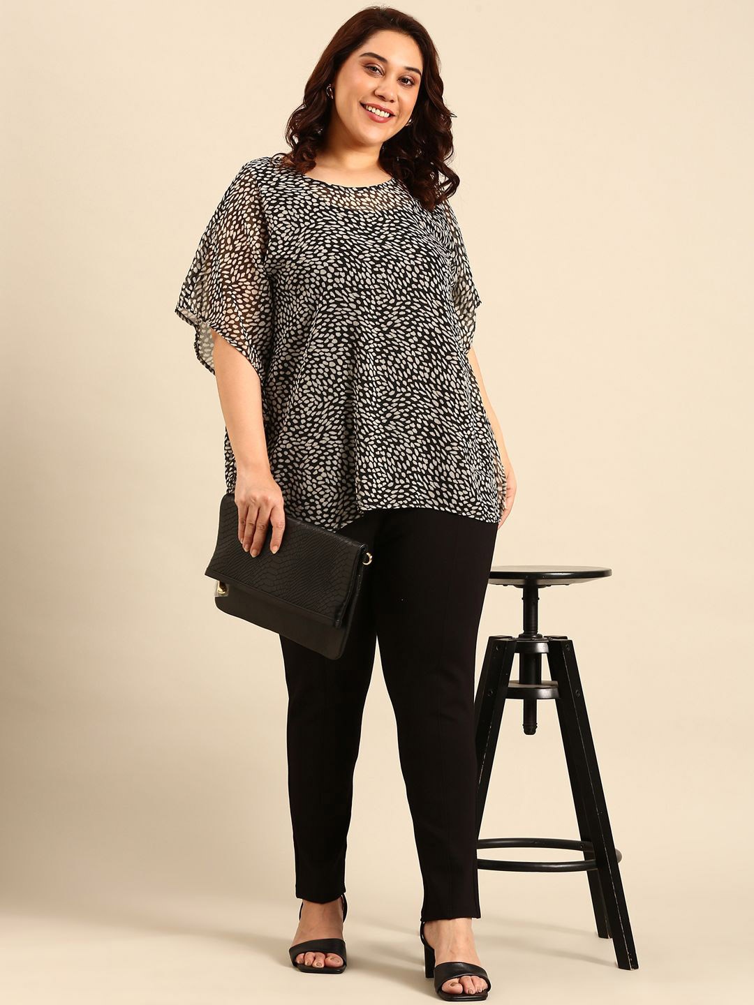 

The Pink Moon Women Polka Dot Printed Kimono Sleeve Chiffon Kaftan Top, Black
