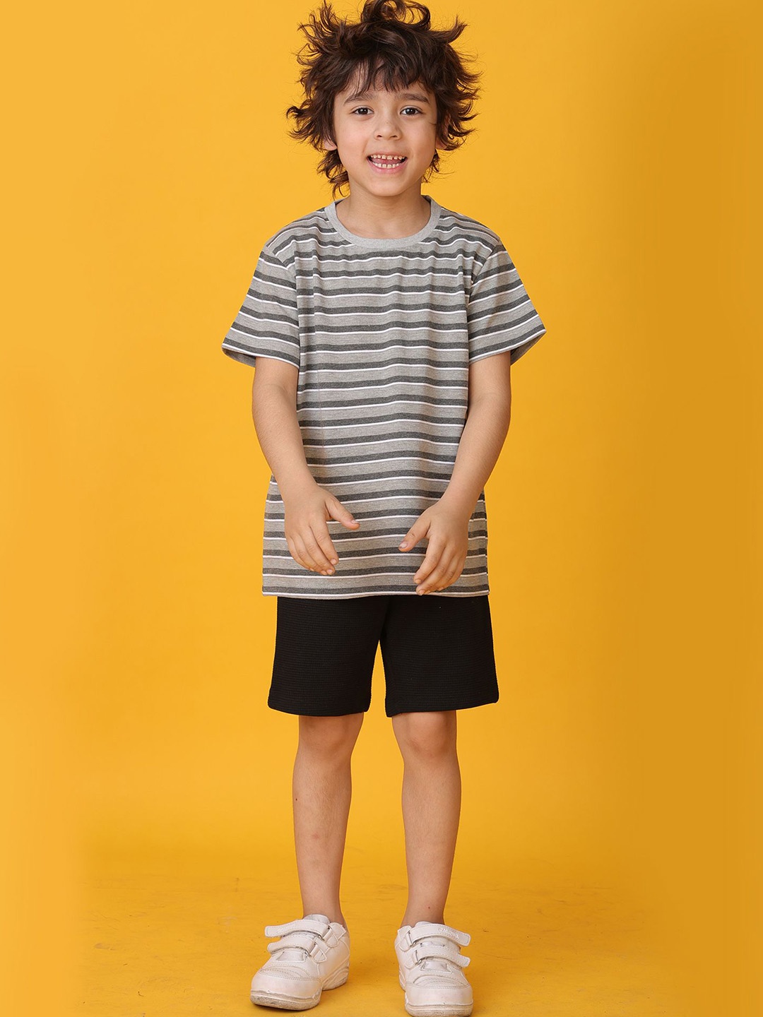 

Anthrilo Boys Striped T-shirt With Shorts, Grey