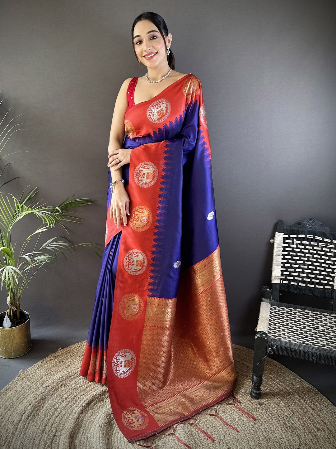 

VEECHIS Ethnic Motifs Woven Design Zari Banarasi Saree, Navy blue