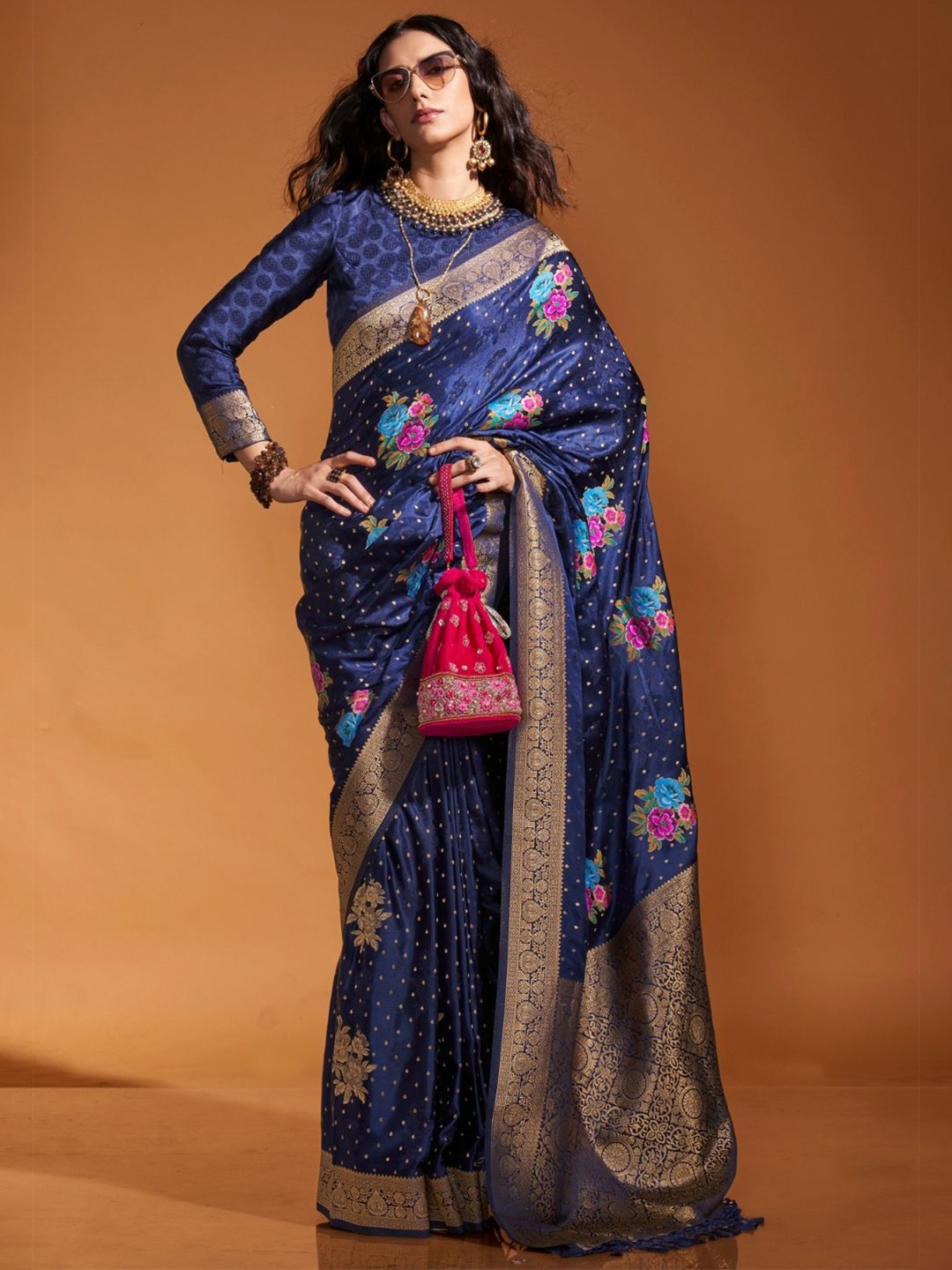 

DEVATITHI Floral Zari Silk Blend Saree, Navy blue