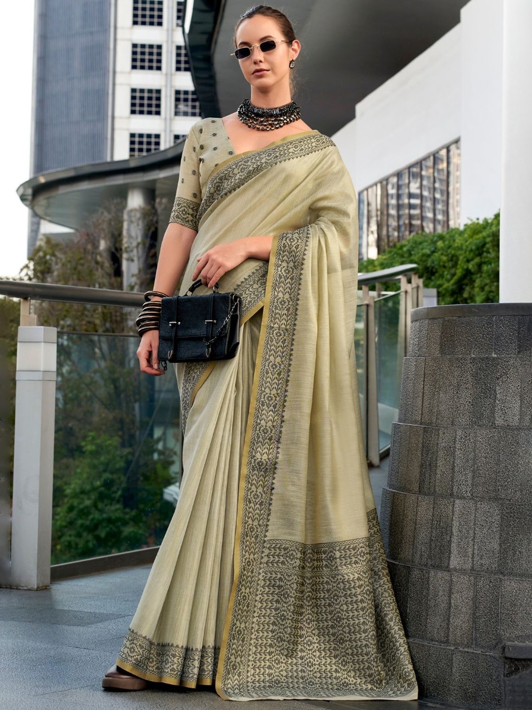 

DEVATITHI Linen Blend Saree, Beige