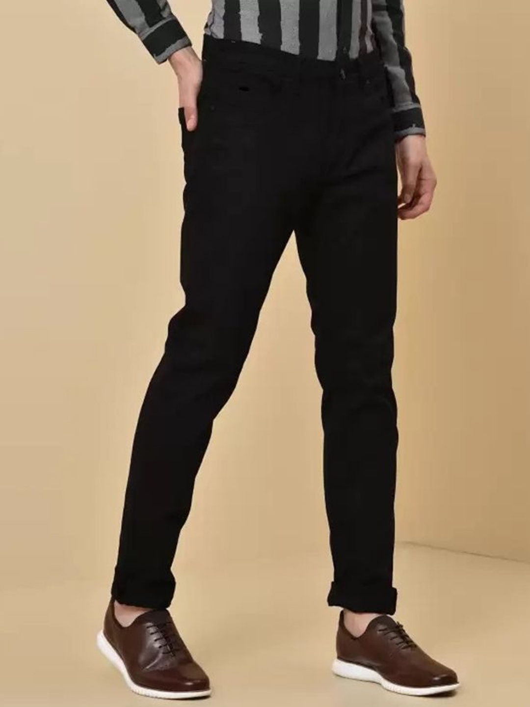 

LINARIA Men Classic Slim Fit Slash Knee Jeans, Black