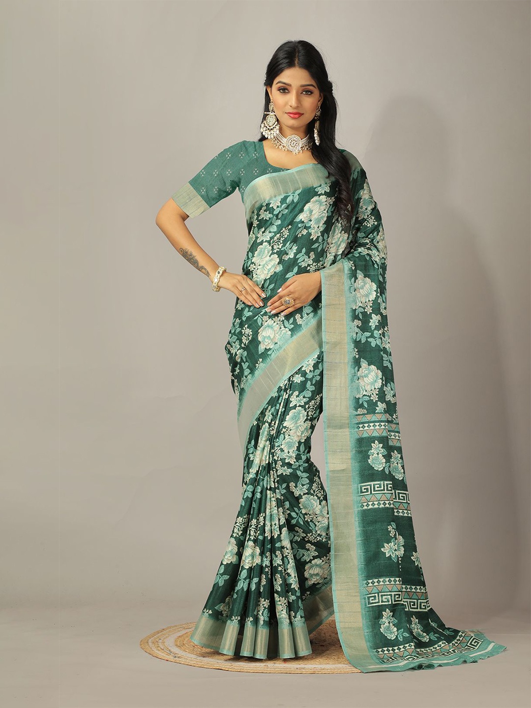 

VIRENDRA TEXTILES Floral Printed Zari Pure Crepe Saree, Green