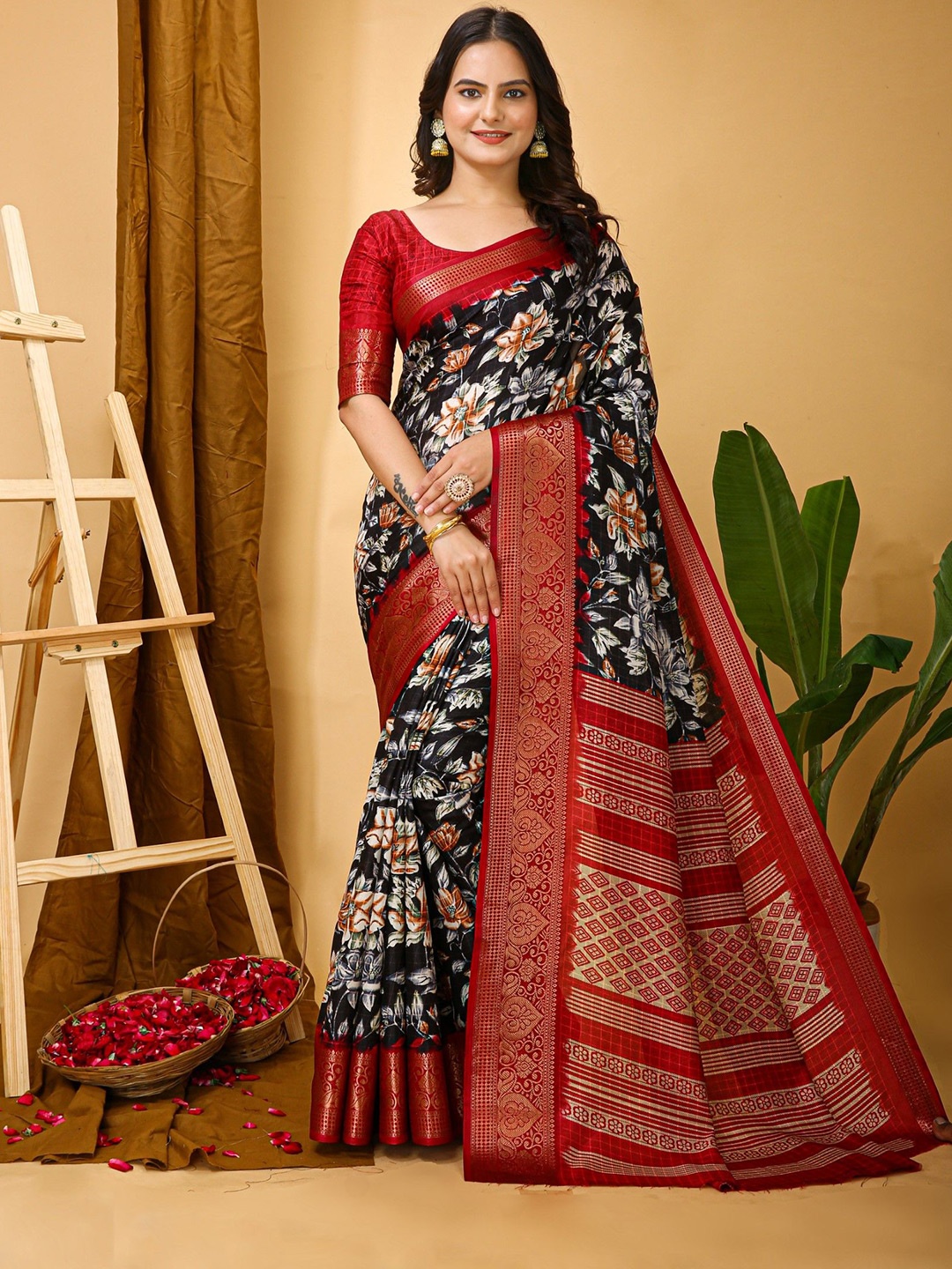 

DIVASTRI Floral Printed Zari Kanjeevaram Saree, Black