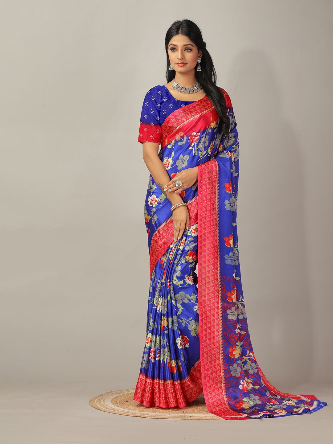 

VIRENDRA TEXTILES Floral Pure Crepe Saree, Blue