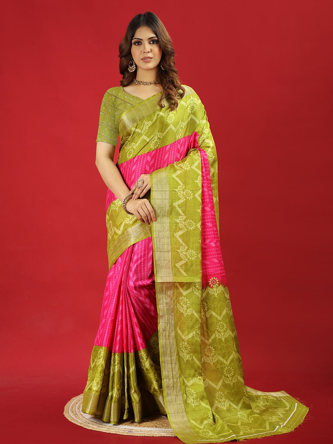 

VIRENDRA TEXTILES Ethnic Motifs Woven Design Zari Saree, Pink