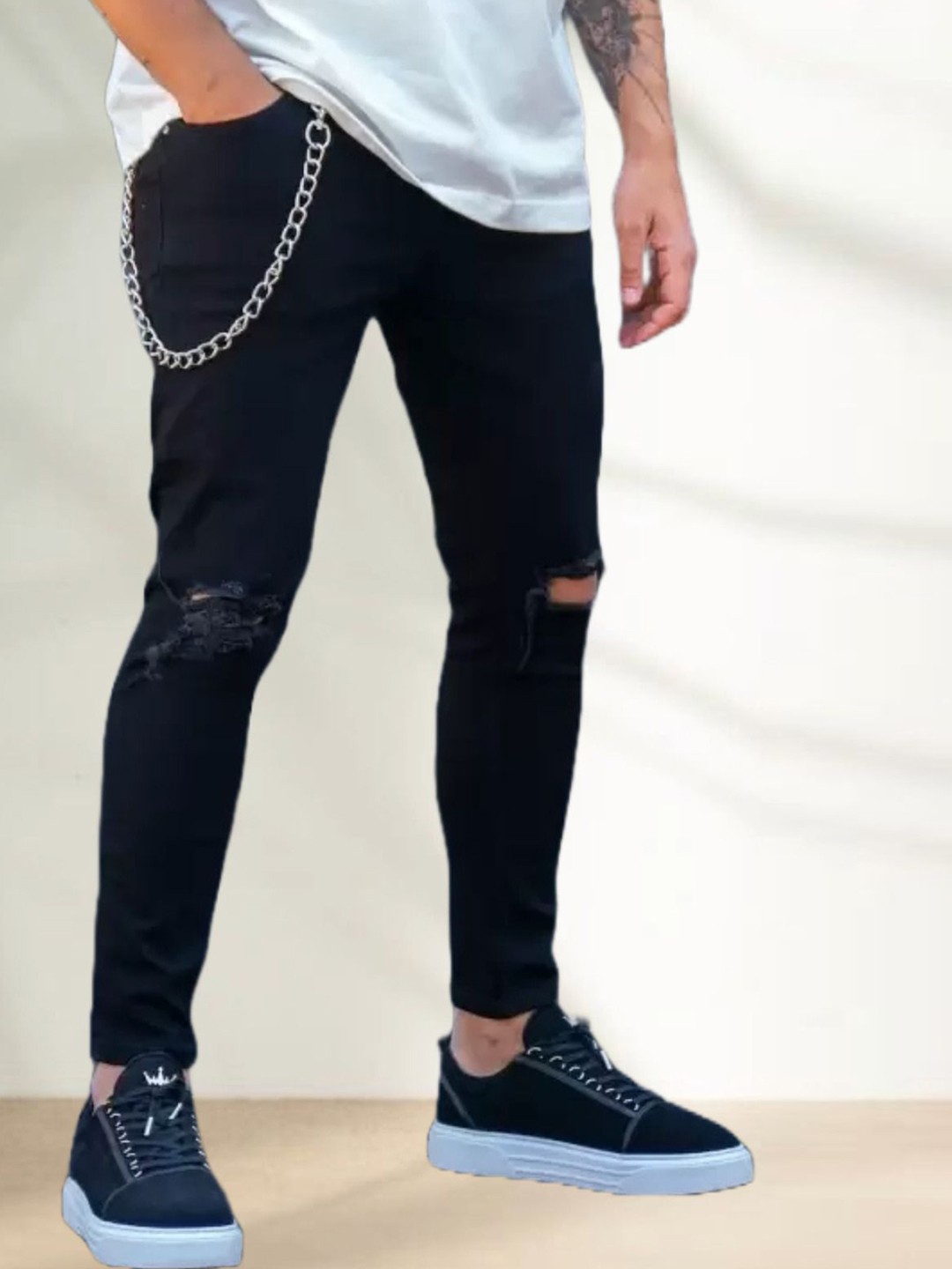 

LINARIA Men Classic Tapered Fit Slash Knee Jeans, Black