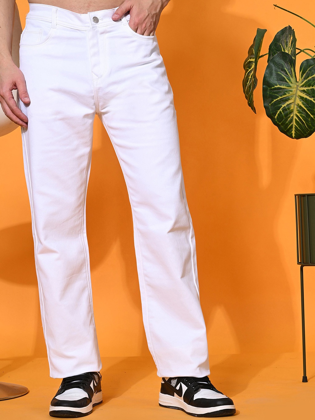 

LINARIA Men Classic Relaxed Fit Stretchable Mid-Rise Jeans, White
