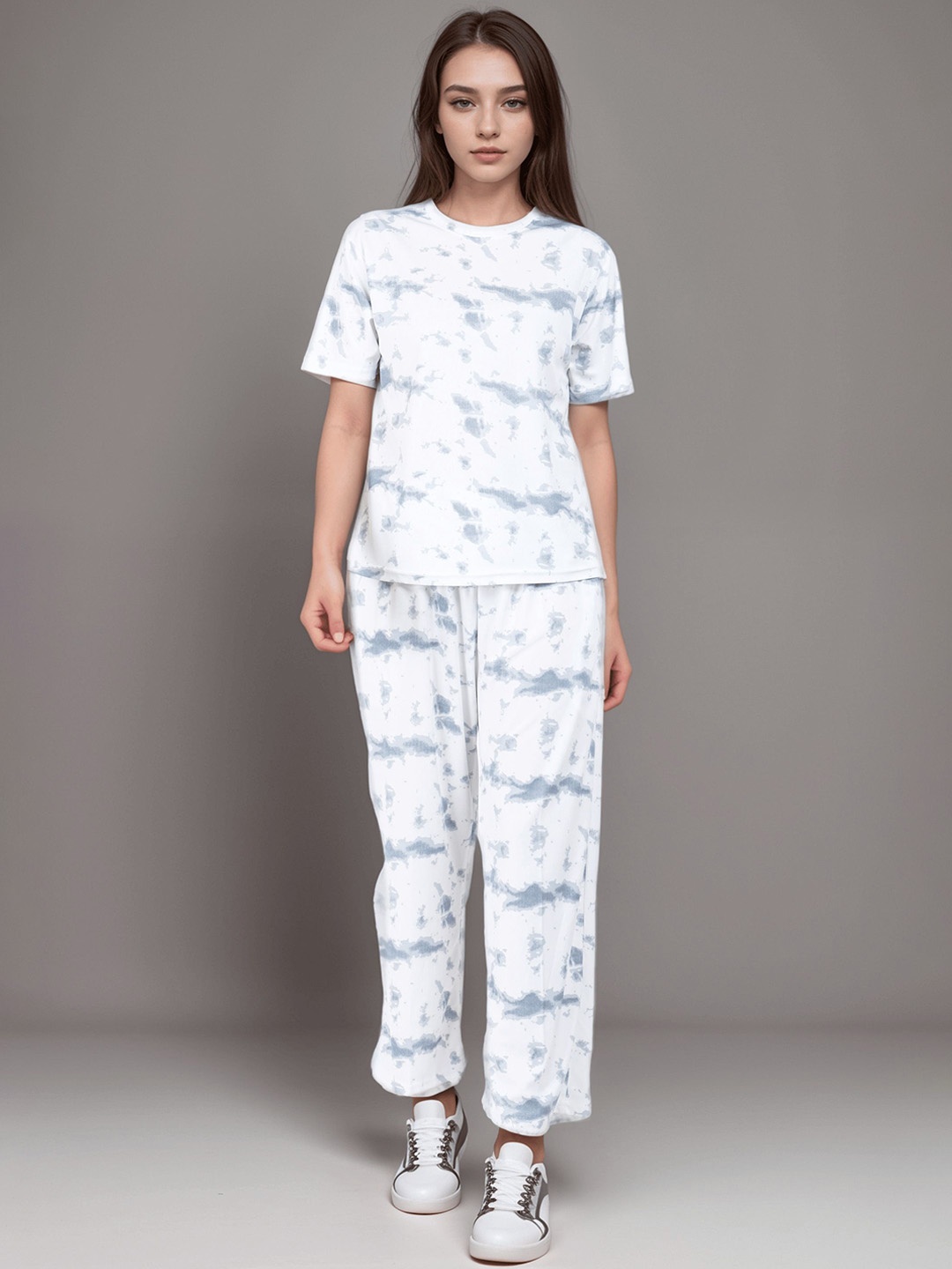 

Lugo Printed Round Neck T-Shirt With Trousers, Grey