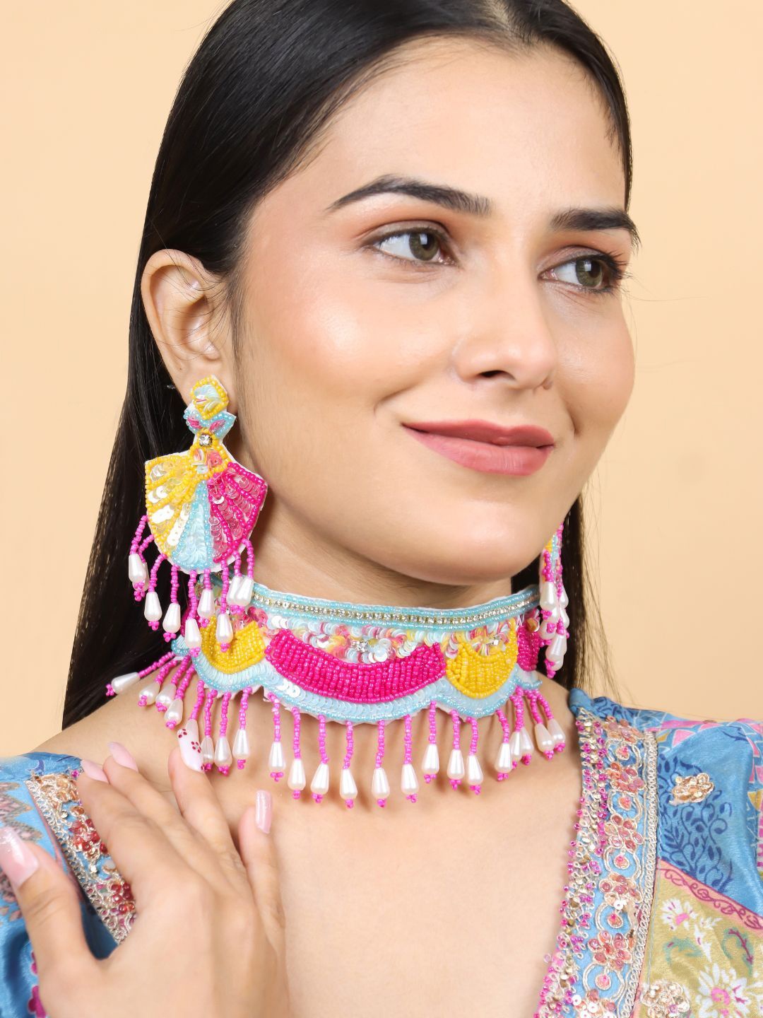 

Sangria Gold-Plated Artificial Beads Beaded Jewellery Set