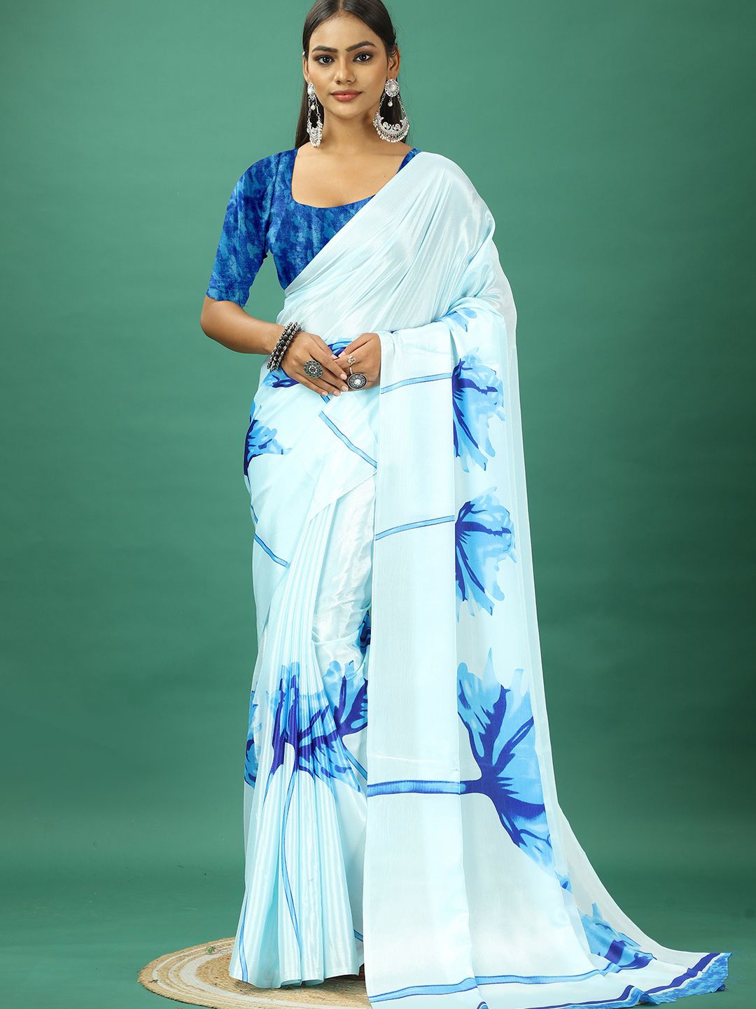 

VIRENDRA TEXTILES Floral Pure Crepe Saree, Blue