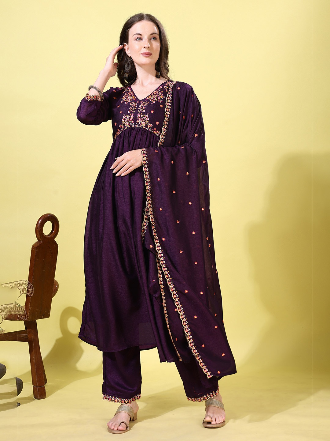 

Hirvanti Fashion Floral Embroidered V-Neck Anarkali Kurta With Trousers & Dupatta, Purple
