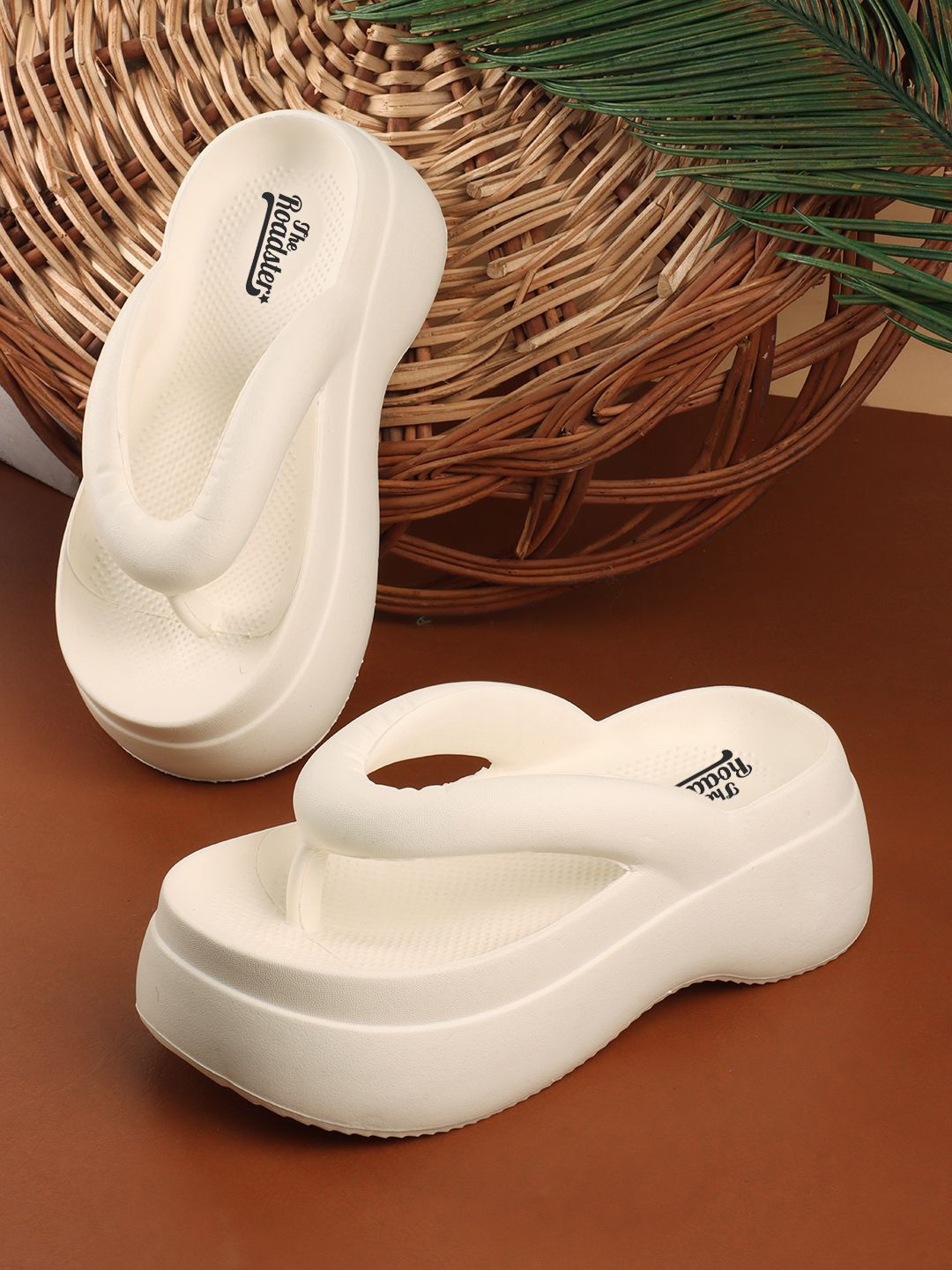 

The Roadster Lifestyle Things Flip-Flops, White