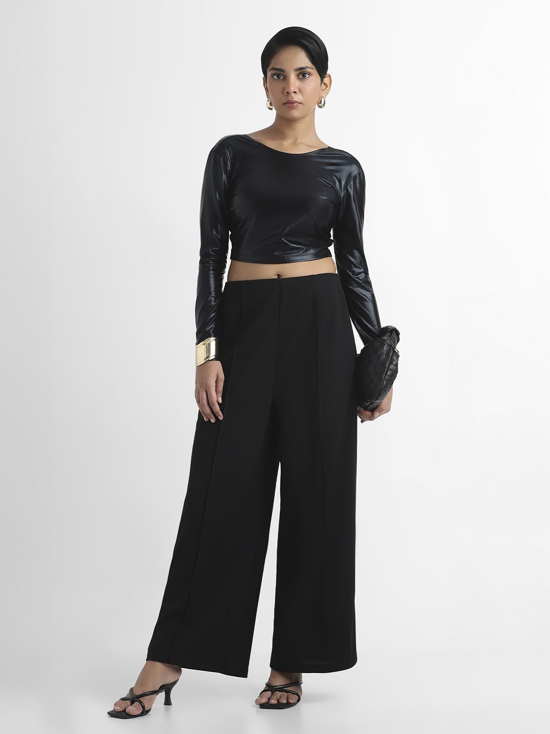 

YUVAKAA Women Fitted Crop Top, Black