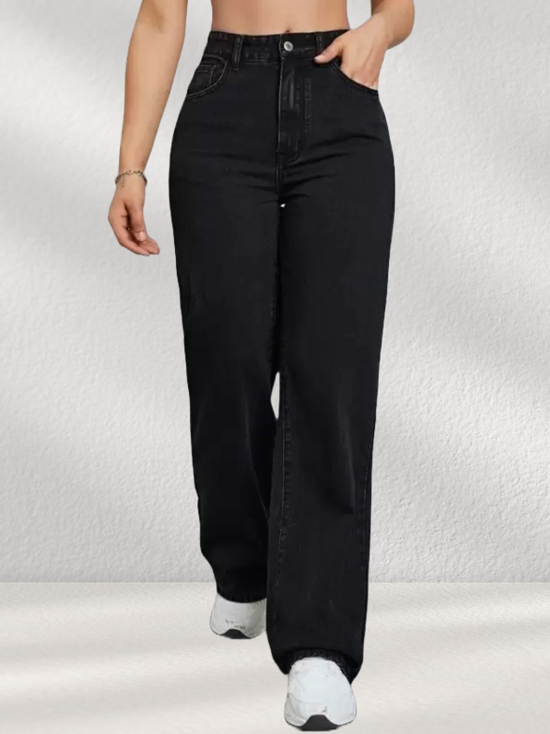 

LINARIA Women Classic Relaxed Fit Clean Look Cotton Jeans, Black