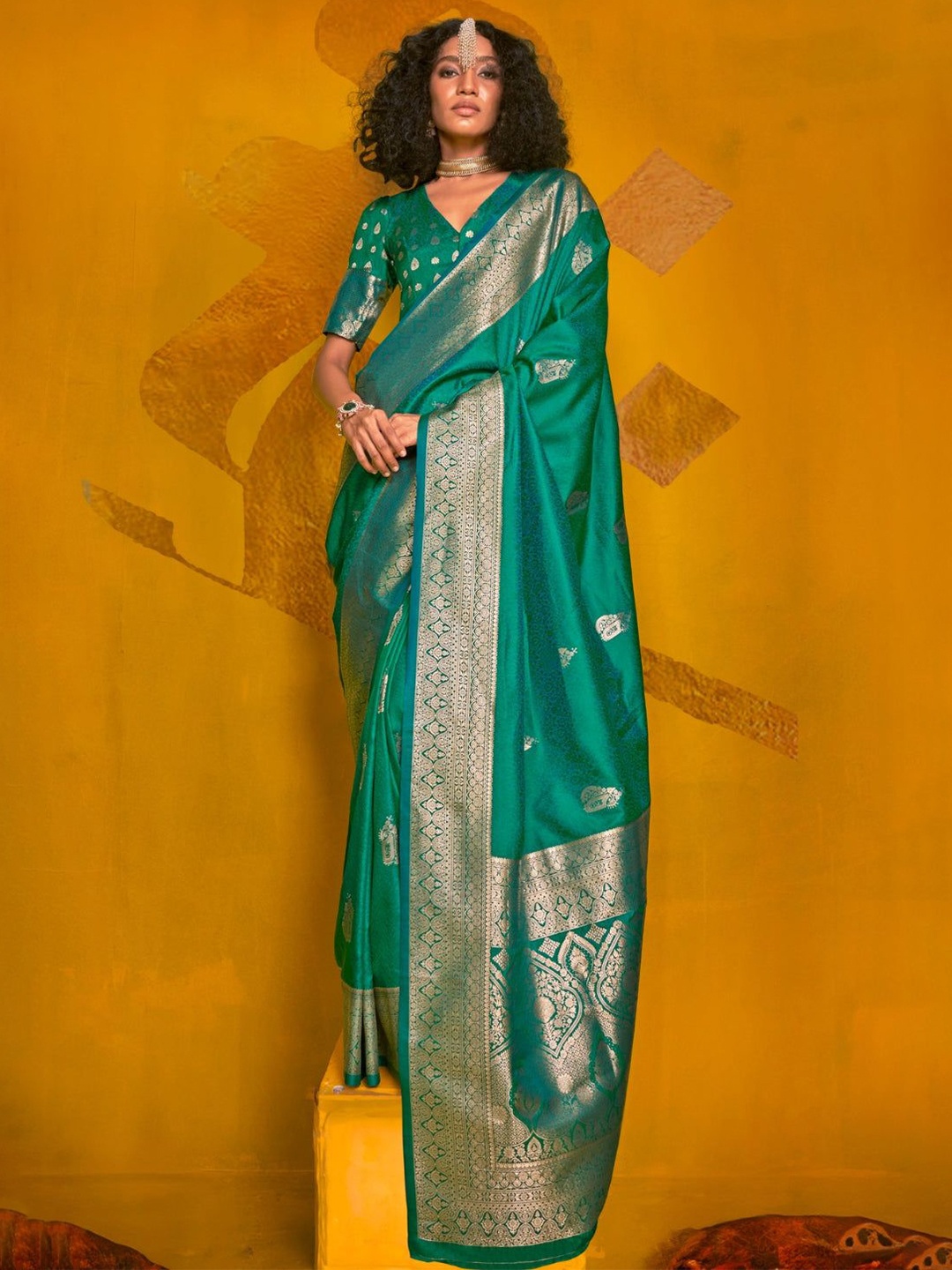 

Swaranjali Woven Design Zari Silk Blend Banarasi Saree, Green