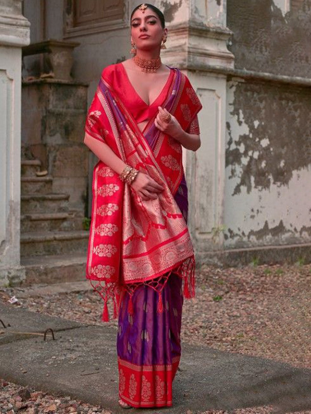 

VISHNU WEAVES Woven Design Zari Pure Silk Kanjeevaram Saree, Magenta