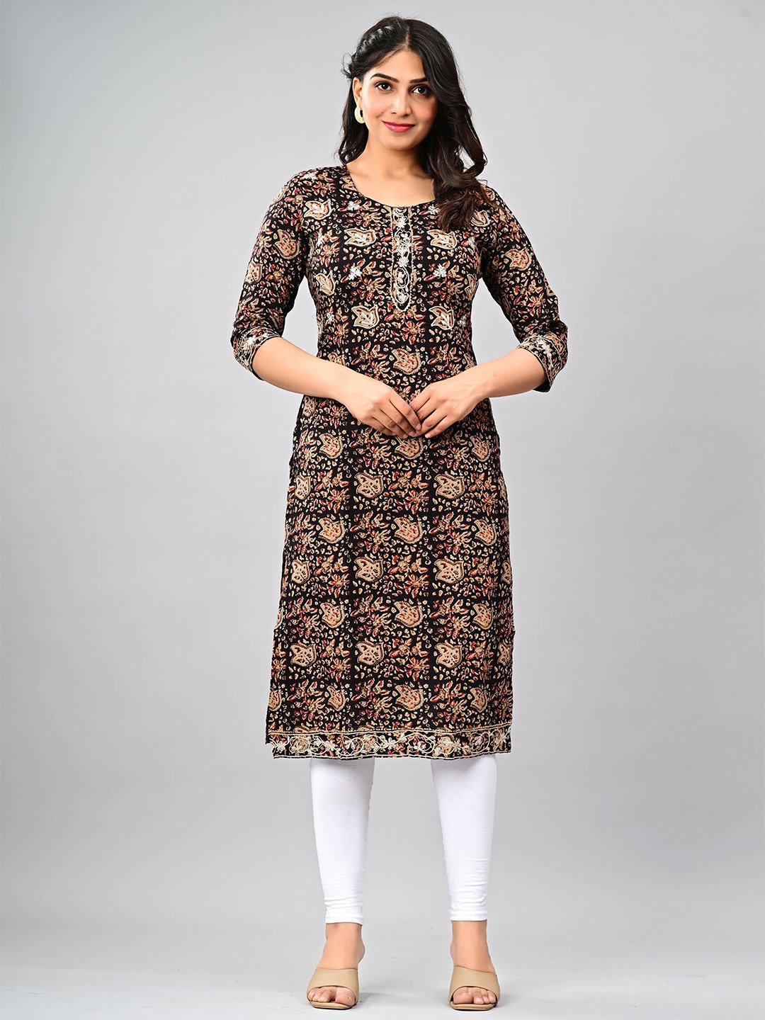 

AAYUMI Floral Printed Round Neck Straight Kurta, Black