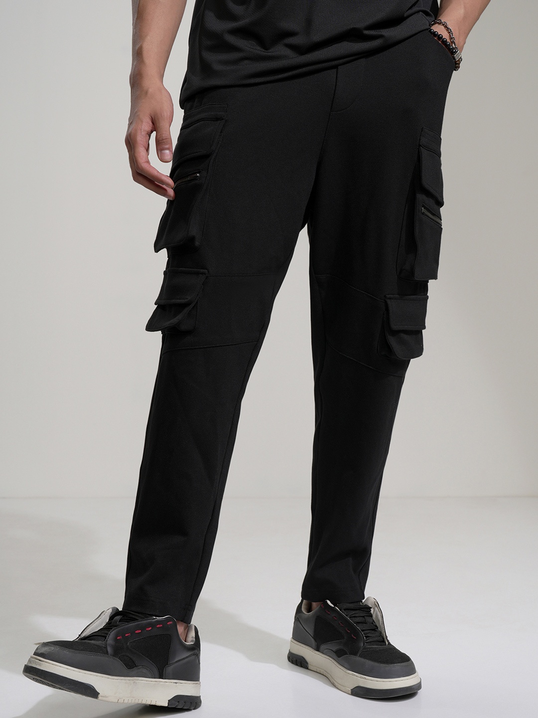 

HIGHLANDER Men Slim Fit High-Rise Cargos Trousers, Black