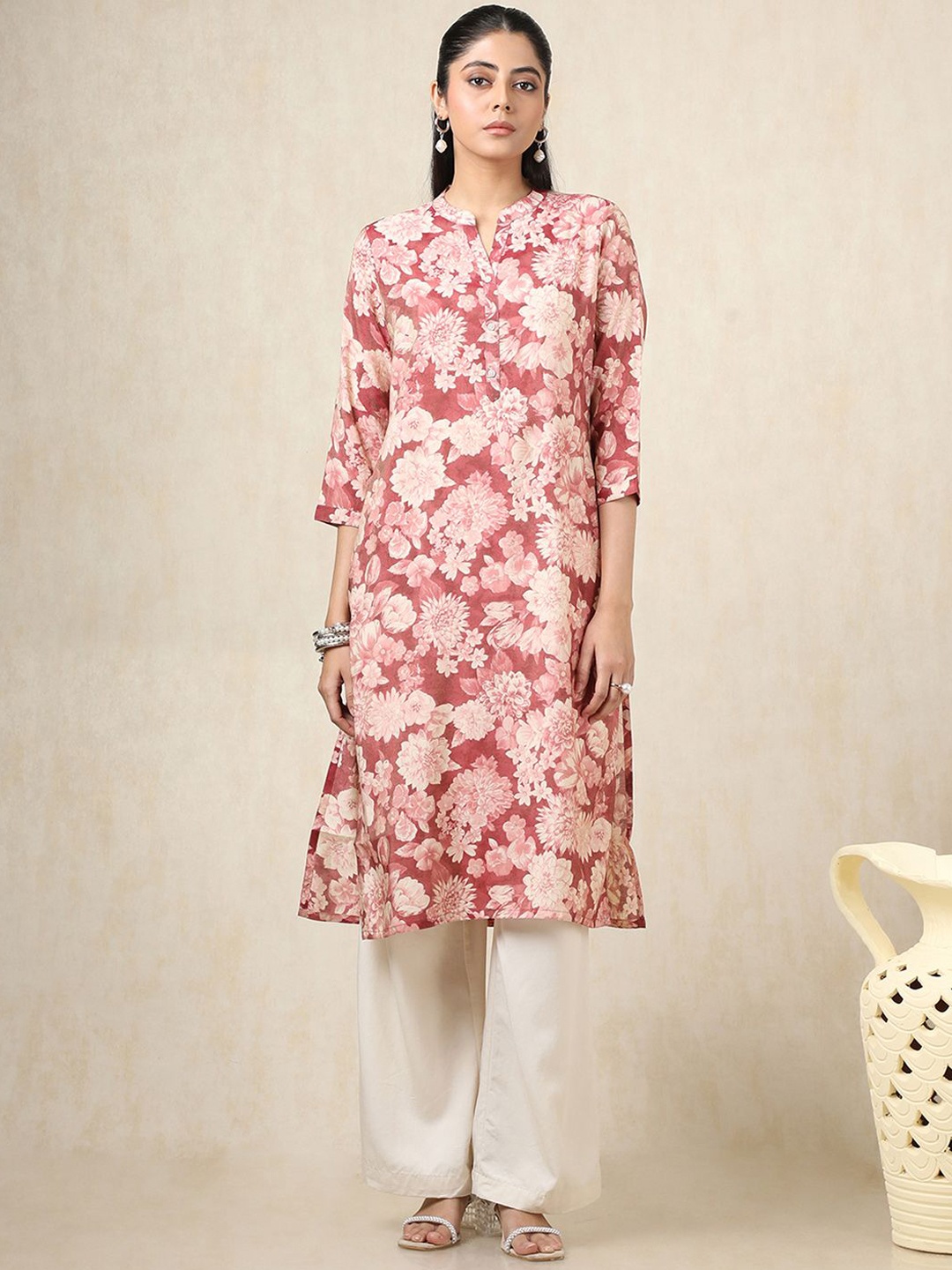 

Soch Floral Printed Round Neck Straight Kurta, Pink