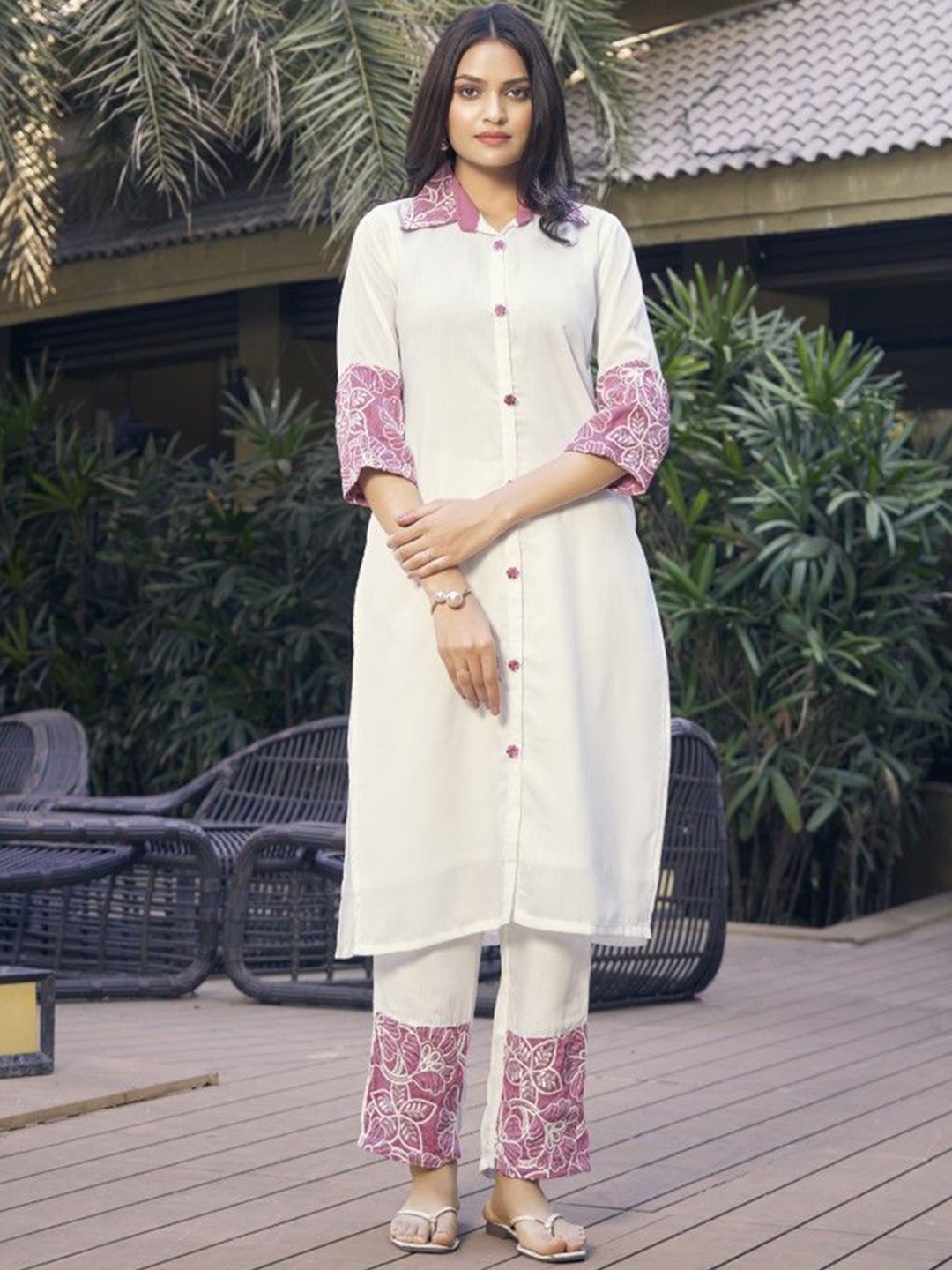 

HOUSE OF MIRA Floral Embroidered Shirt Collar Chanderi Silk A-Line Kurta With Trousers, White