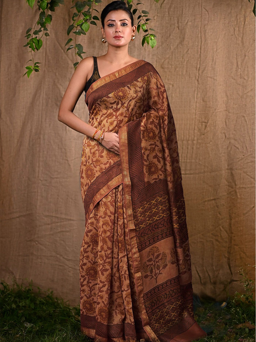 

Unnati Silks Ethnic Motifs Zari Silk Cotton Handloom Maheshwari Saree, Brown