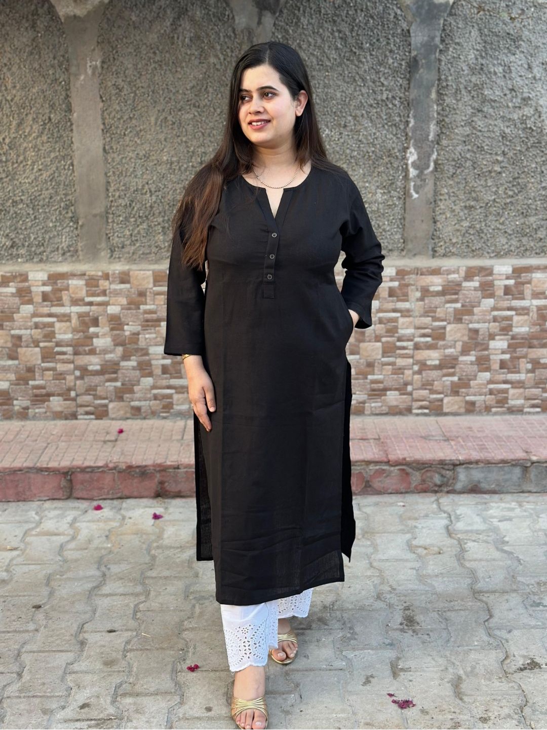 

Vijaylaxmi Ethnic for Everyday Notch Neck Cotton Straight Kurta, Black