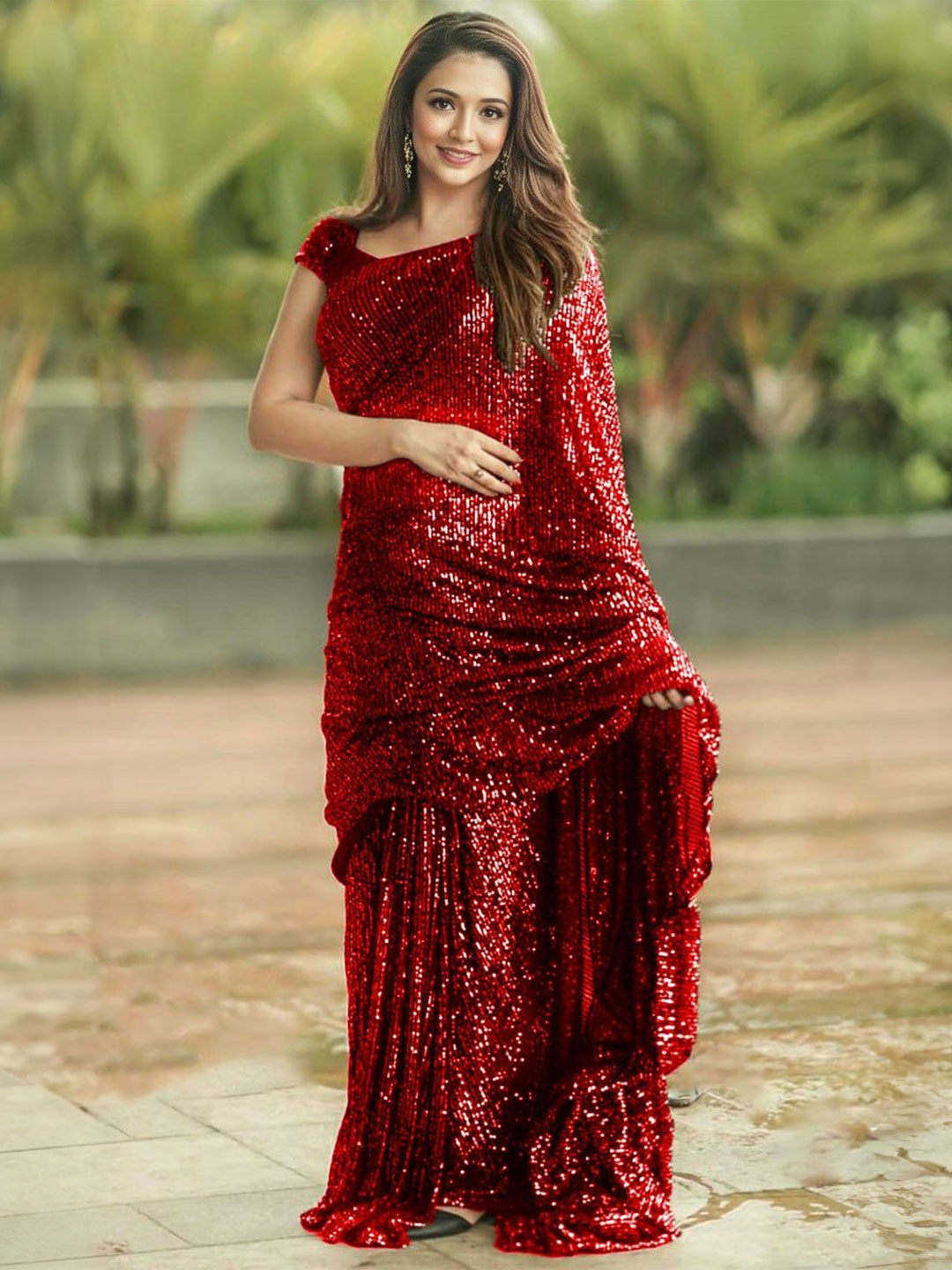 

MADHUR HAND WORK ART Sequinned Poly Georgette Designer Saree, Red