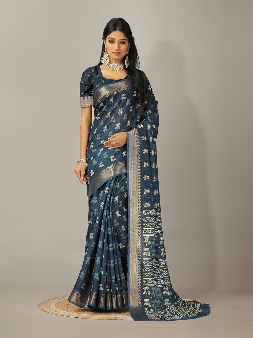 

VIRENDRA TEXTILES Ethnic Motifs Woven Design Zari Pure Georgette Saree, Navy blue