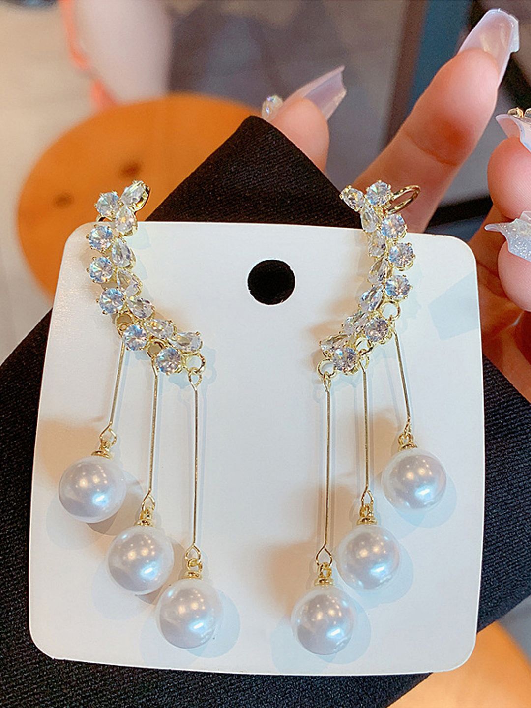 

FIMBUL Gold-Plated American Diamond Contemporary Shaped Korean Ear Cuffs