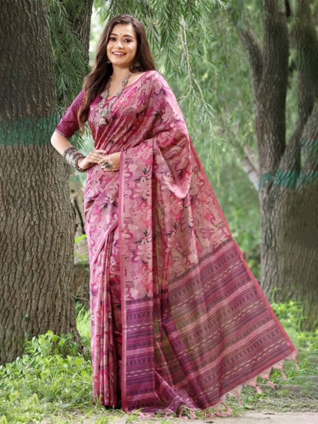 

VISHNU WEAVES Stylish Floral Printed Zari Tussar Silk Saree, Pink