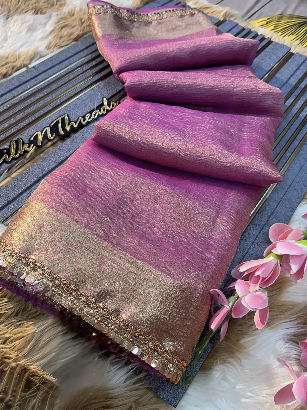 

DIVASTRI Ethnic Motifs Lace work Tissue Banarasi Saree, Pink