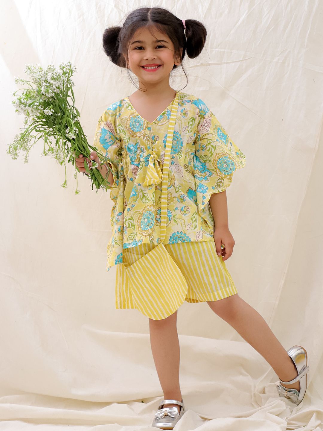 

BownBee Girls Floral Printed V-Neck Pure Cotton Kaftan With Shorts, Yellow