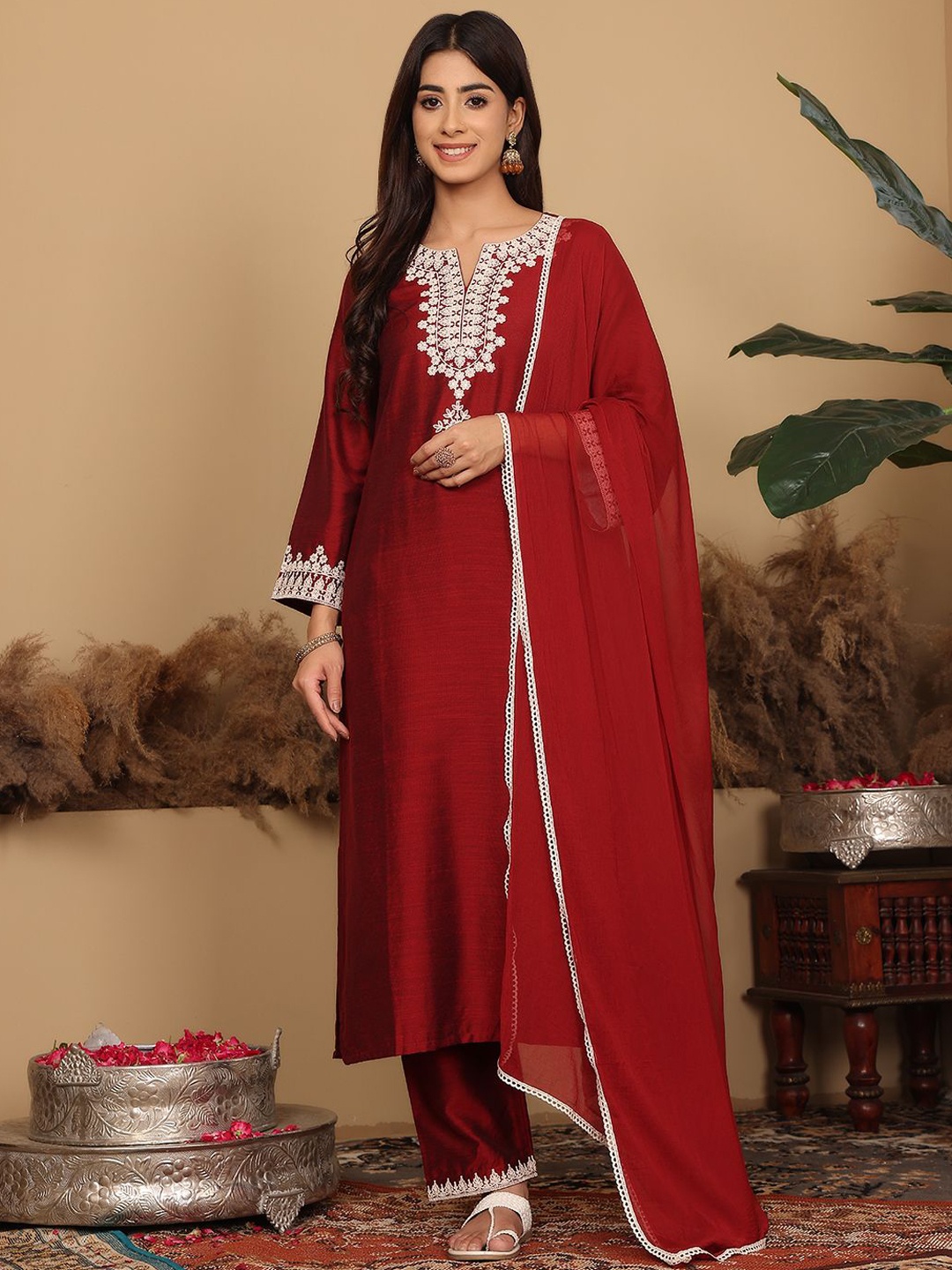 

DIVASTRI Floral Yoke Design Notch Neck Thread Work Straight Kurta With Trouser And Dupatta, Maroon