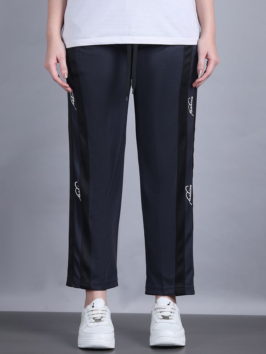 

MACK JONNEY Women Colourblocked Relaxed Fit Track Pants, Grey