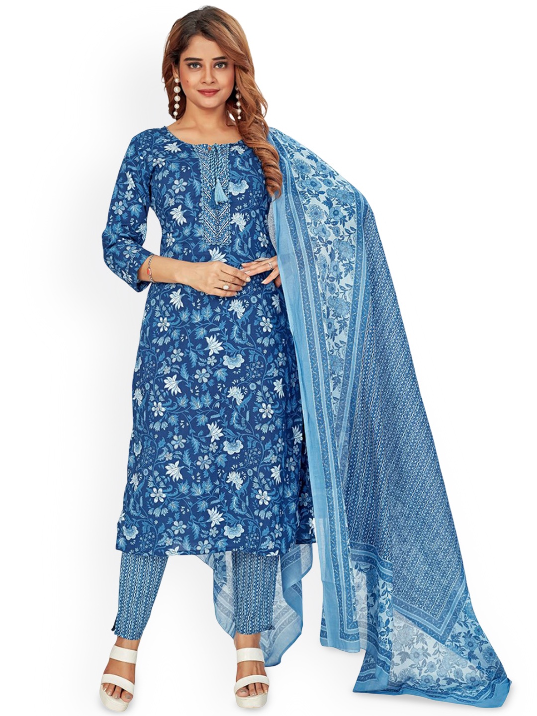 

Amchoor Floral Printed Straight Kurta with Trousers & Dupatta, Blue