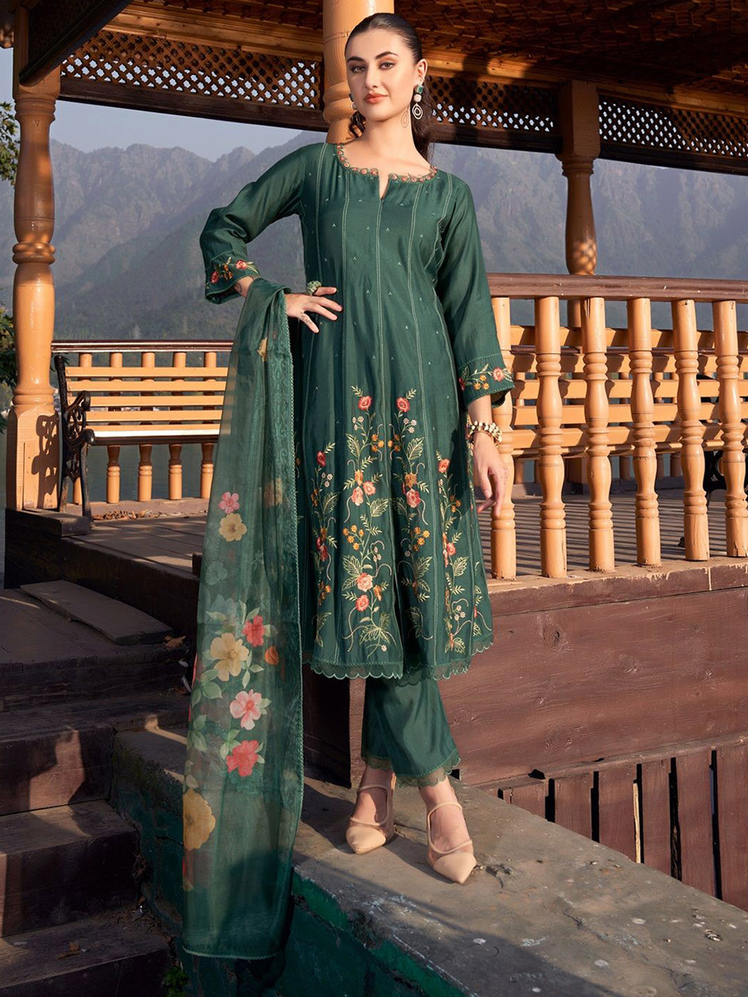 

DRESOUL Floral Embroidered Anarkali Kurta with Trouser & With Dupatta, Green
