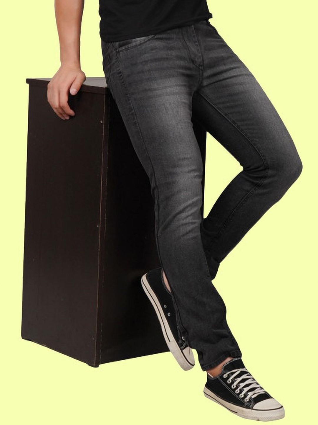 

LINARIA Men Classic Slim Fit Light Fade Cotton Jeans, Black