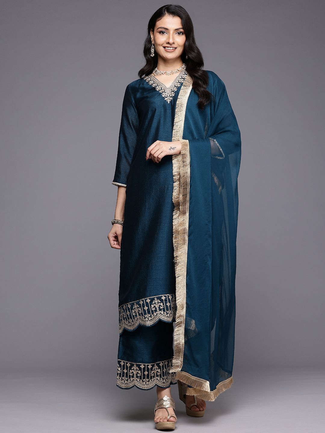 

DIVASTRI Floral Yoke Design V-Neck Zari Straight Kurta With Palazzo And Dupatta, Blue