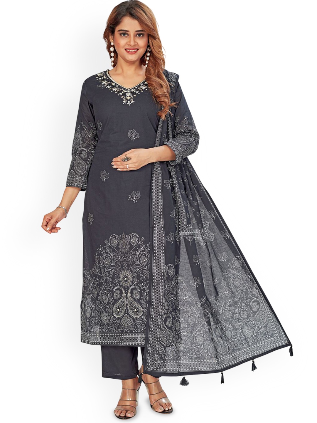 

Amchoor Floral Printed Straight Kurta with Trousers & Dupatta, Black